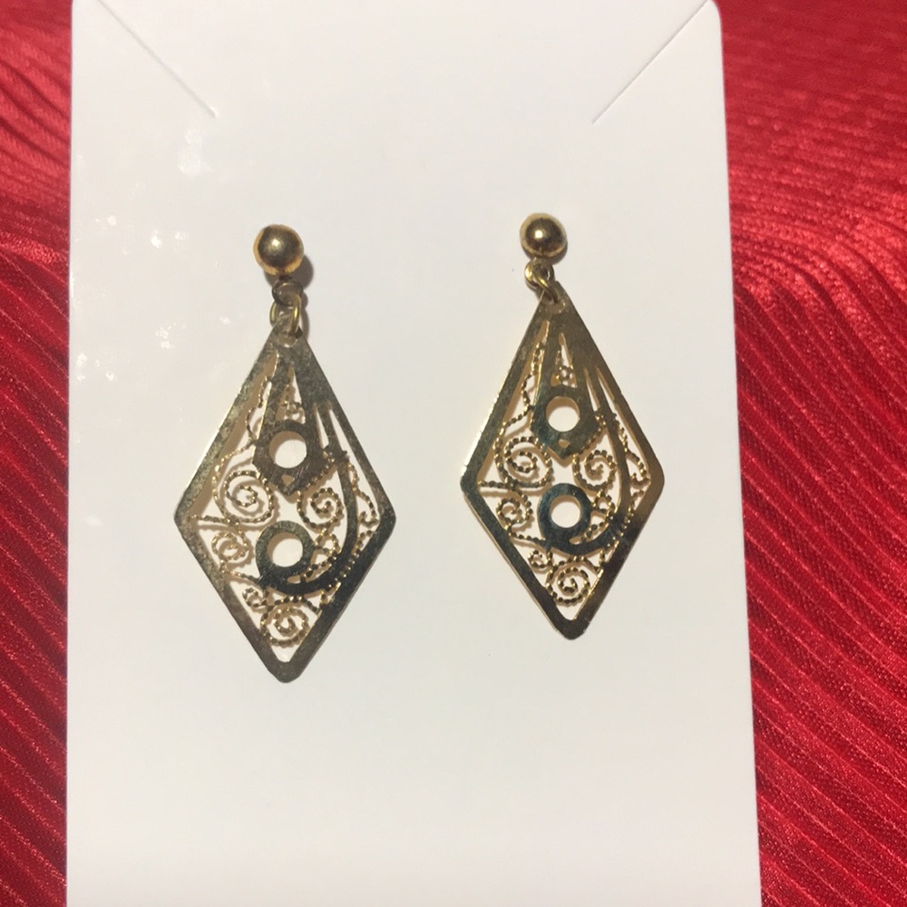 Versatile Gold Hanging Earring - image 3